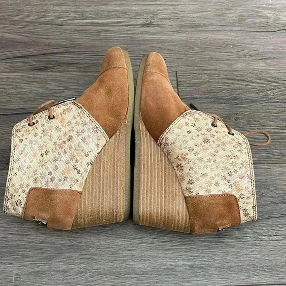 [US8]Toms Desert  Beige/Brown Maple Leaf Pattern Wedge Boots Bootie - Picture 3 of 10